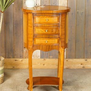 Sierlijk brocante ladekastje met ornamenten in Louis XV-stijl uit Frankrijk – brocante kastje met drie lades