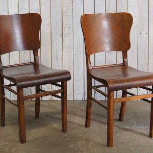 Twee oude houten eettafelstoelen – stoelen – caféstoelen – VERKOCHT